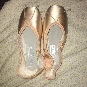 Brand New Freed Studio Professionals Pointe Shoes